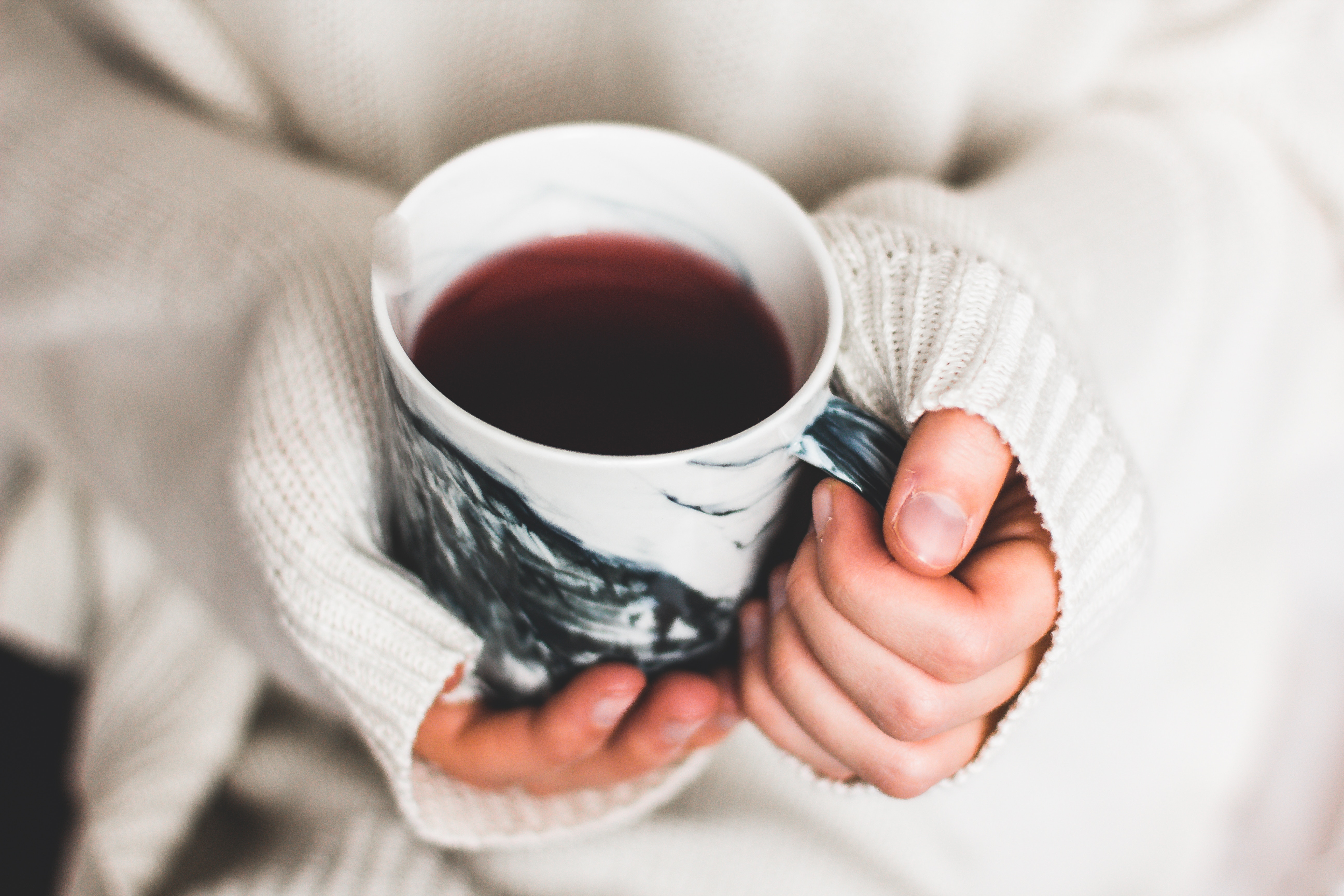 Ingwer und Kurkuma Tee sind die besten Zutaten im Herbst bei Grippe.