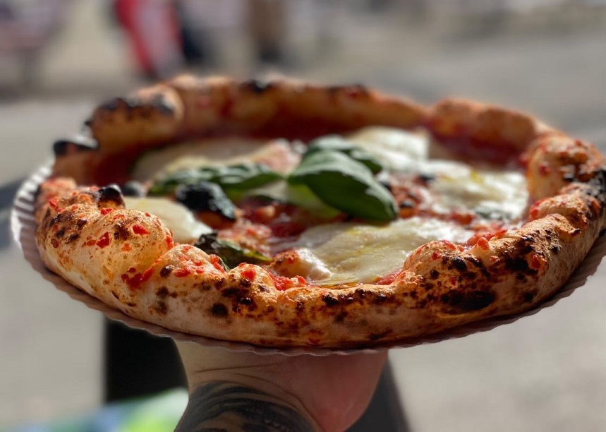 Pizza aus Neapel beim Food Truck Regina.