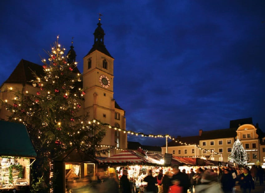 Der Weihnachtsmarkt in Regensburg.