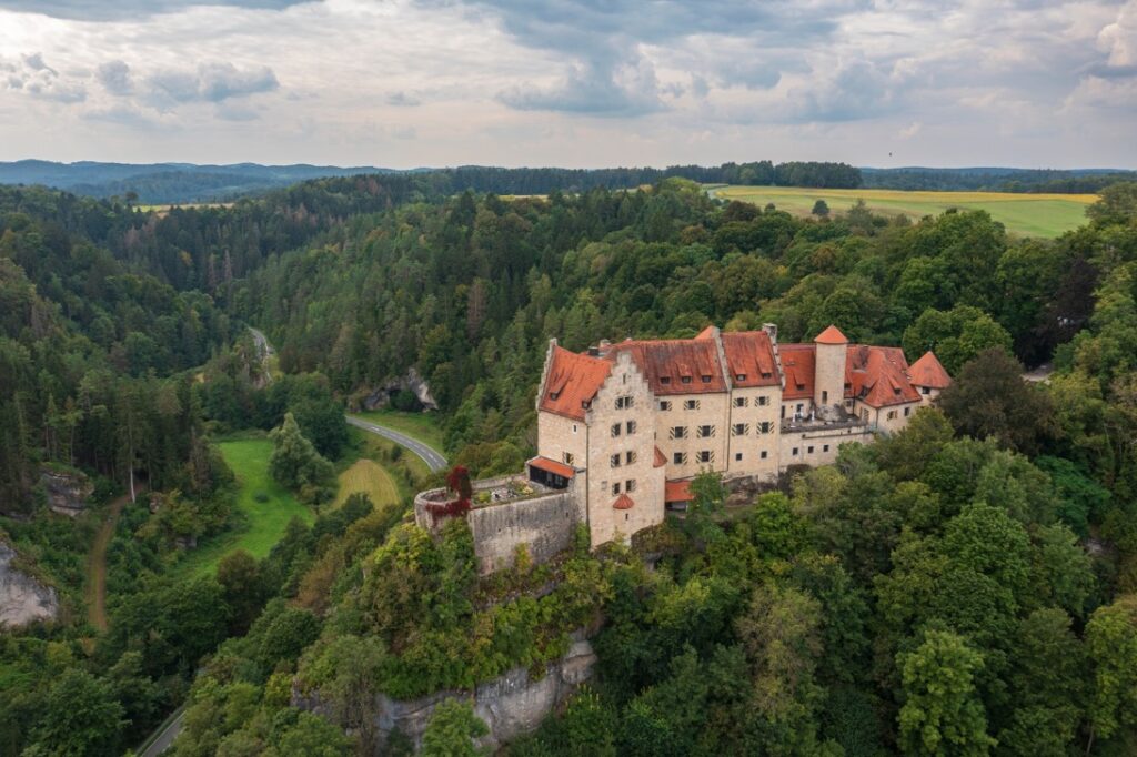 Die Burg Rabenstein in Franken. 