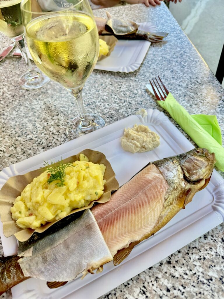  Geräucherte Forelle Essen bei Heiner in Pottenstein.